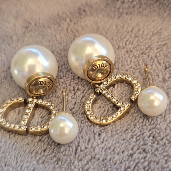 Christian Dior Pearl Earrings - Picture 2 of 7